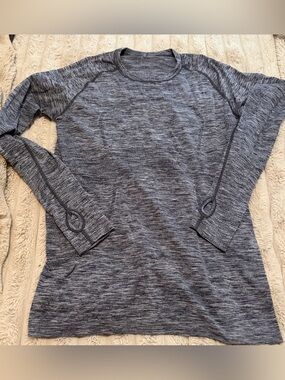 lululemon athletica Long Sleeve Heathered Gray Top